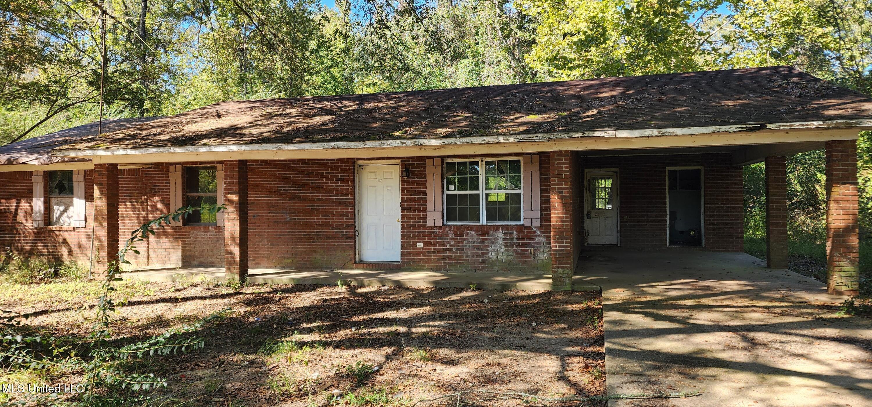 4029 Athens Trail Northeast Wesson, MS 39191 - Photo 3 of 14 20251020_141856
