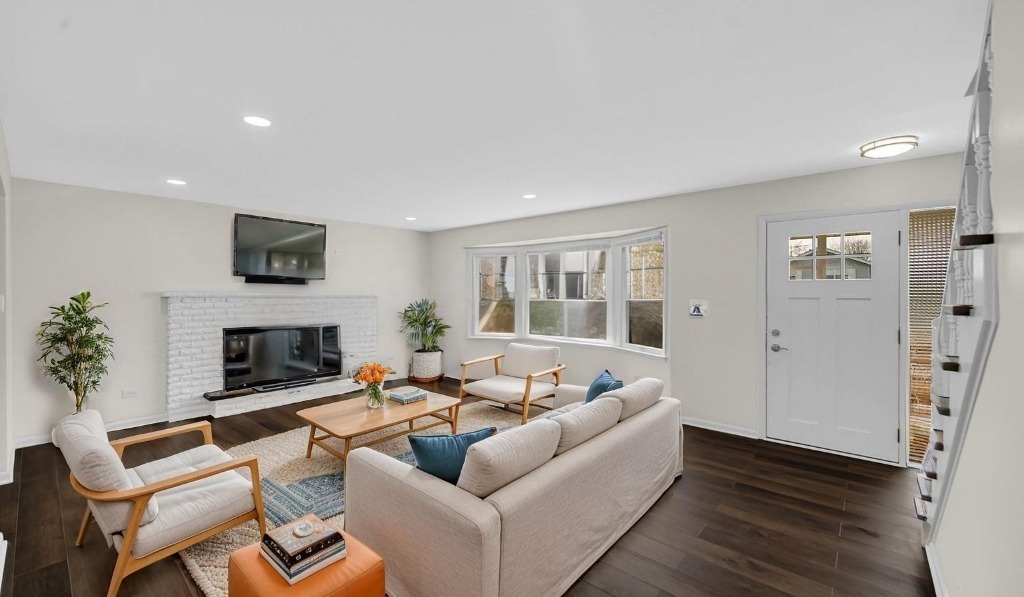 17525 Maple Avenue Lansing, IL 60438 - Photo 4 of 28