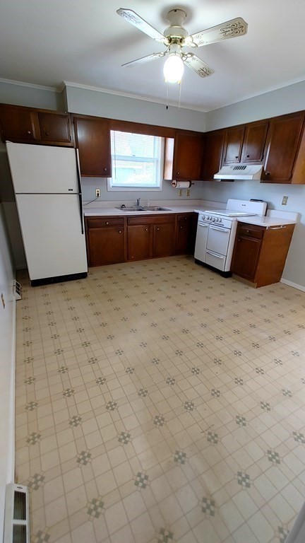 44 Josephine Street Springfield, MA 01108 - Photo 7 of 18 Gallery Image 7