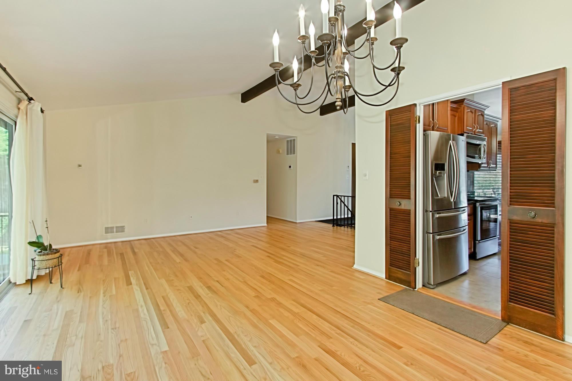 8700 Standish Road Alexandria, VA 22308 - Photo 8 of 30 Living Room