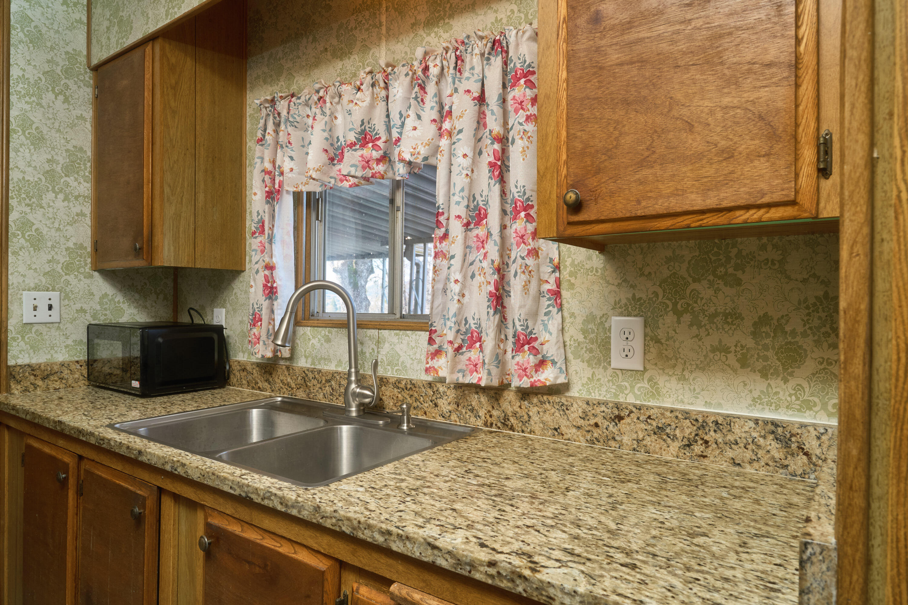 421 Stevens Road, Unit 14 Eagle Point, OR 97524 - Photo 13 of 26