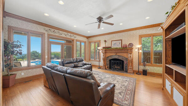 424 Hewgleys Road South Pittsburg, TN 37380 - Photo 21 of 53 Seperate Family Room