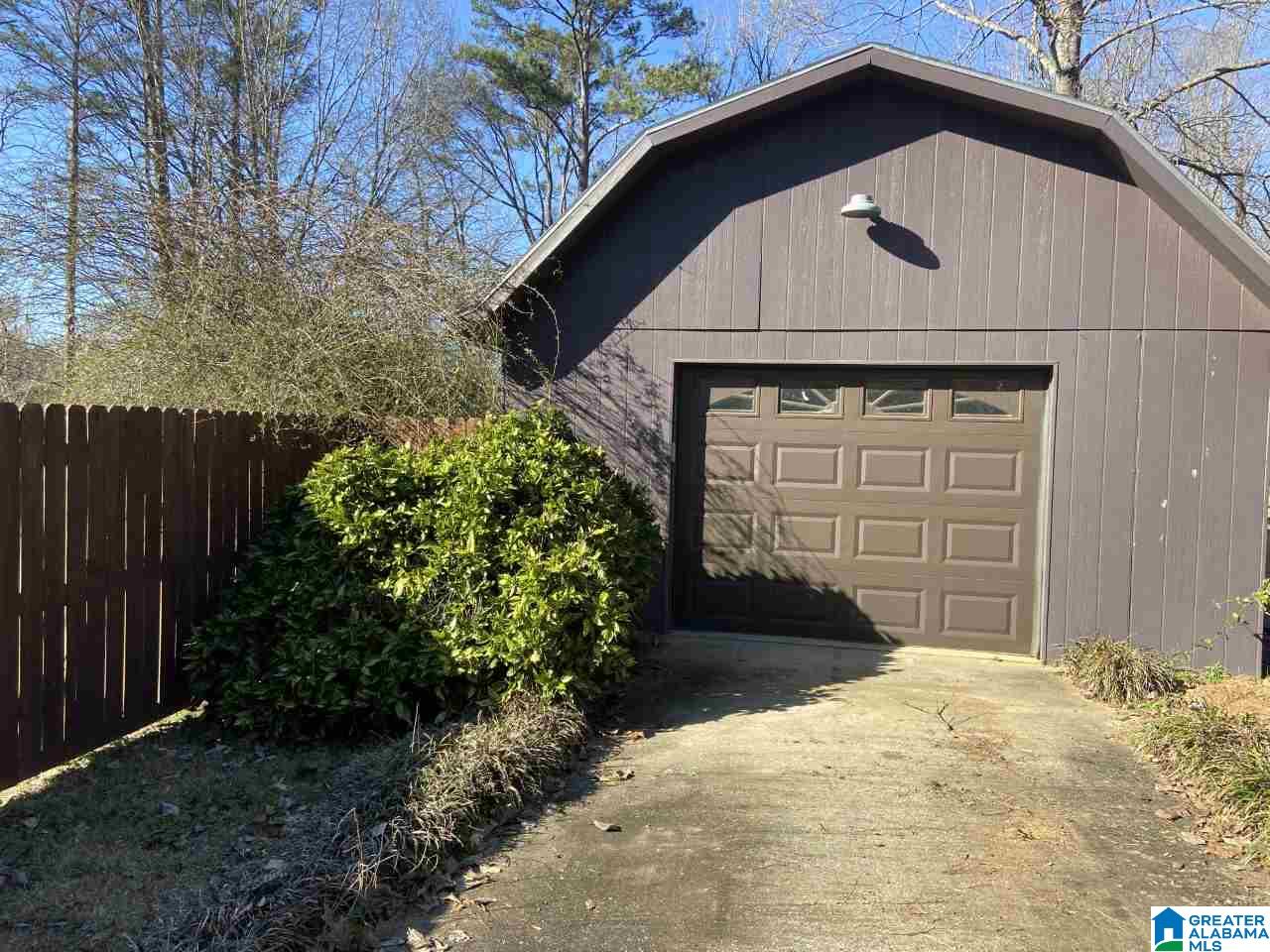 1076 Hallmark Road Birmingham, AL 35214 - Photo 2 of 21