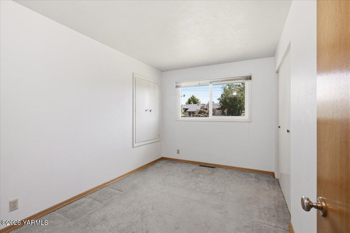 111 Sunset Way Zillah, WA 98953 - Photo 14 of 44 Bedroom 1