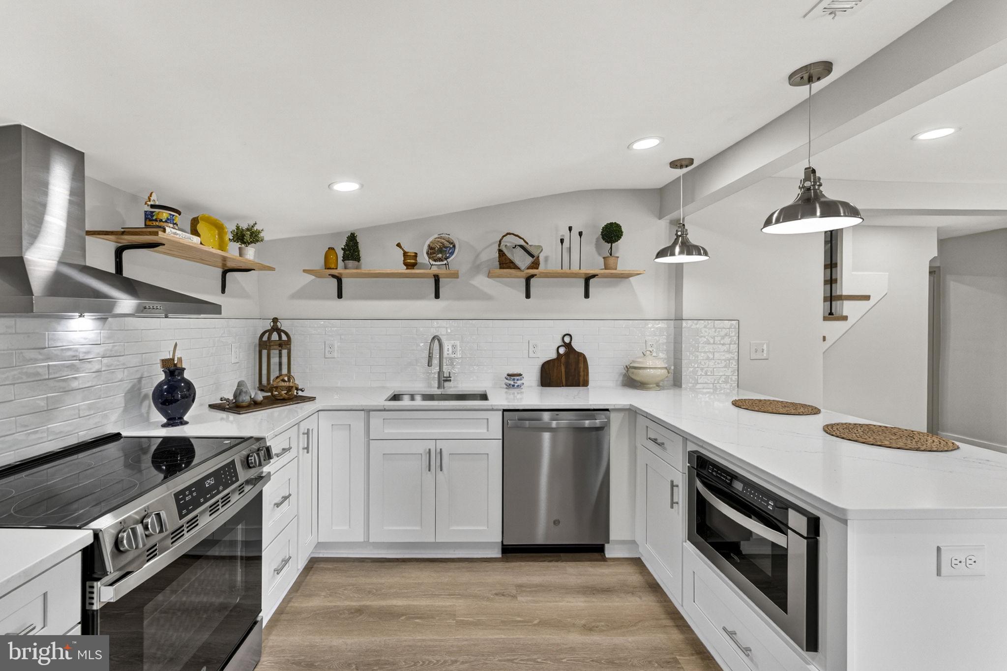 33960 Welbourne Road Upperville, VA 20184 - Photo 14 of 43 Modern kitchen with sleek design.