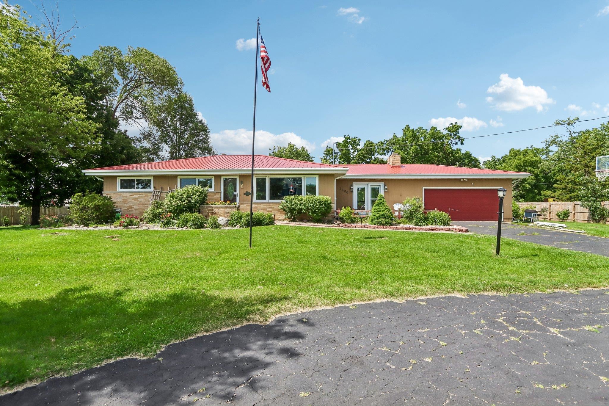 2400 West Avalon Road Janesville, WI 53546 - Photo 3 of 54