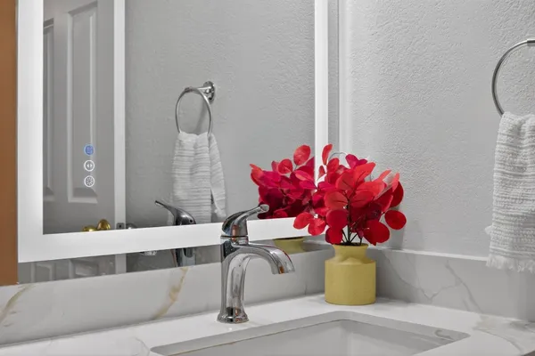 a bath room with a bathtub