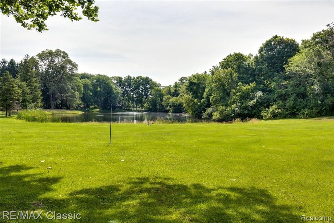 49103 Gyde Road Canton, MI 48187 - Photo 36 of 36 32)Yard 12.jpg