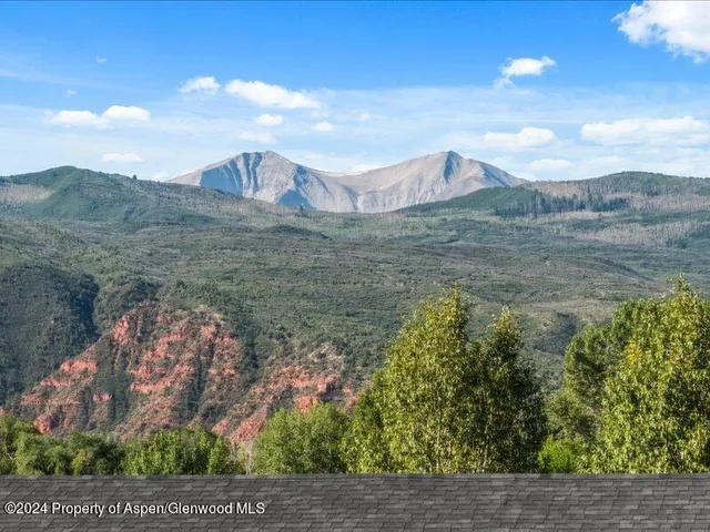 a view of a yard in front of a house
