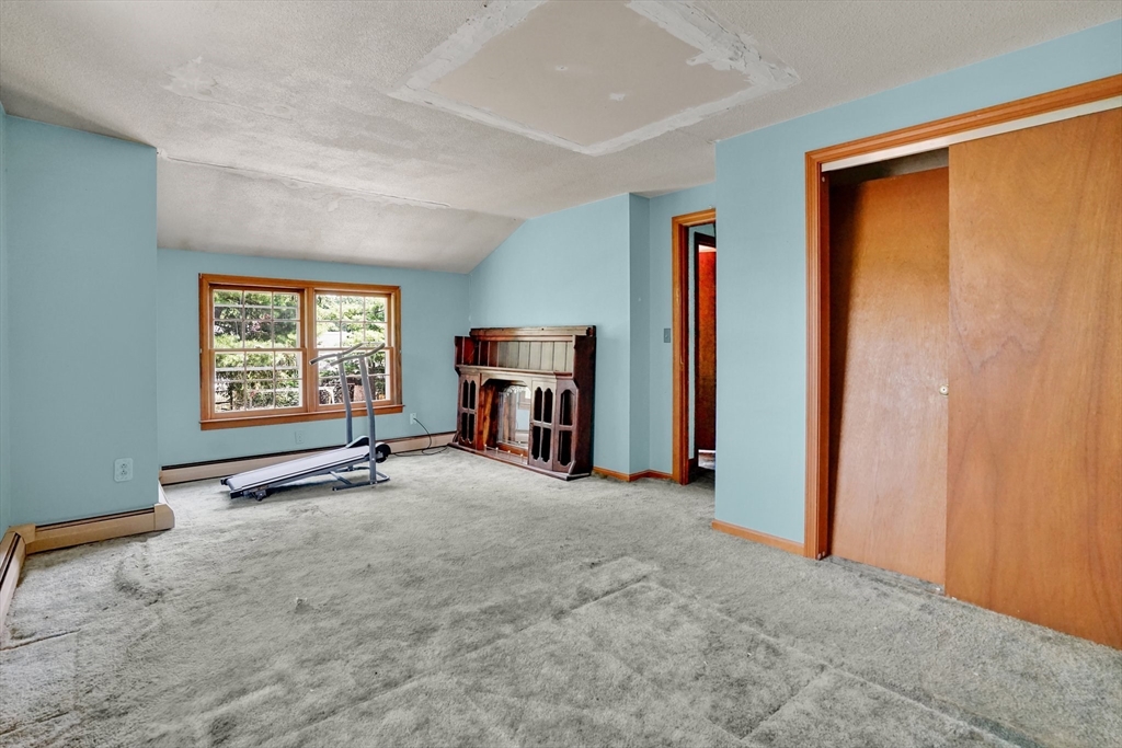 36 County Road Holyoke, MA 01040 - Photo 19 of 35