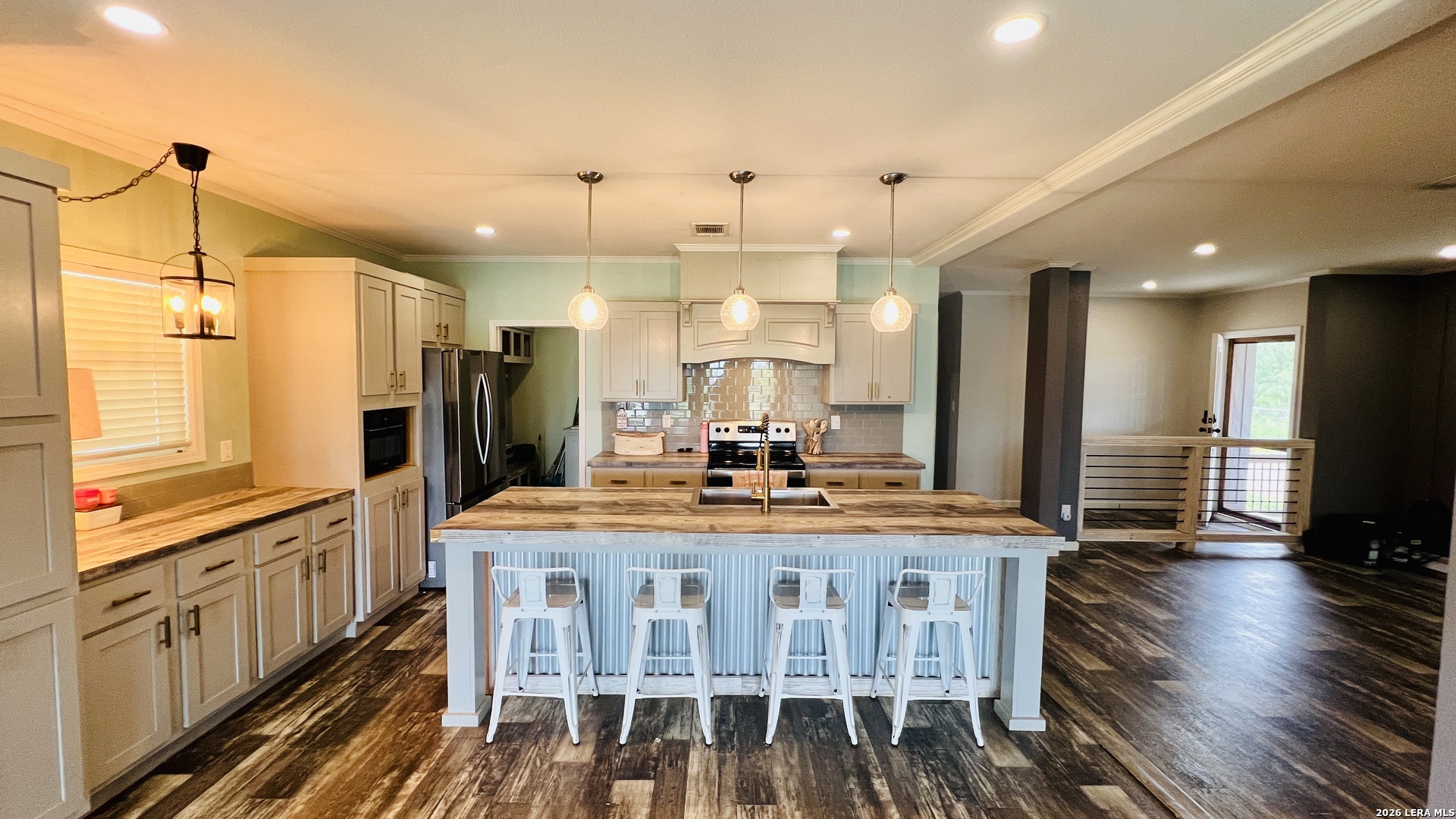 153 May Road Pleasanton, TX 78064 - Photo 3 of 29