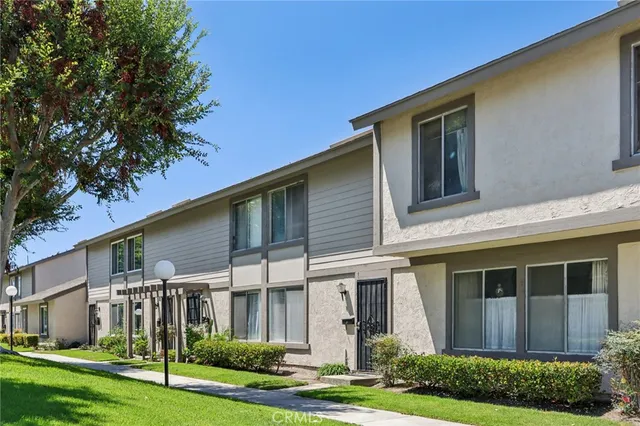 $629,900 | 561 West Alton Avenue, Unit 39, Santa Ana, CA 92707