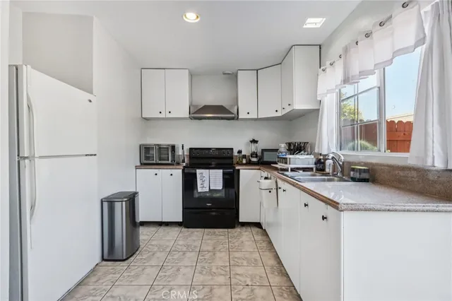 $629,900 | 561 West Alton Avenue, Unit 39, Santa Ana, CA 92707