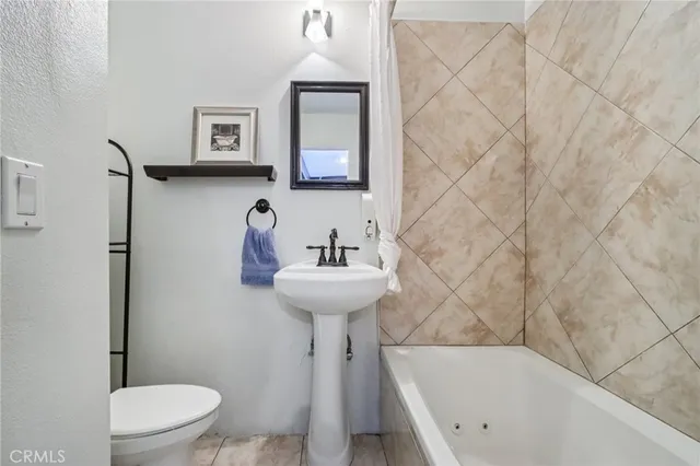 $629,900 | 561 West Alton Avenue, Unit 39, Santa Ana, CA 92707