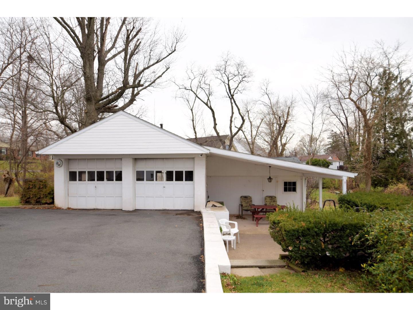 1032 Spur Road Souderton, PA 18964 - Photo 4 of 25 Garage
