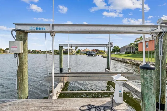 $1,210,000 | 729 Manns Harbor Drive, Apollo Beach, FL 33572