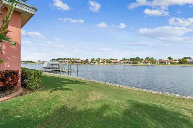 $1,210,000 | 729 Manns Harbor Drive, Apollo Beach, FL 33572