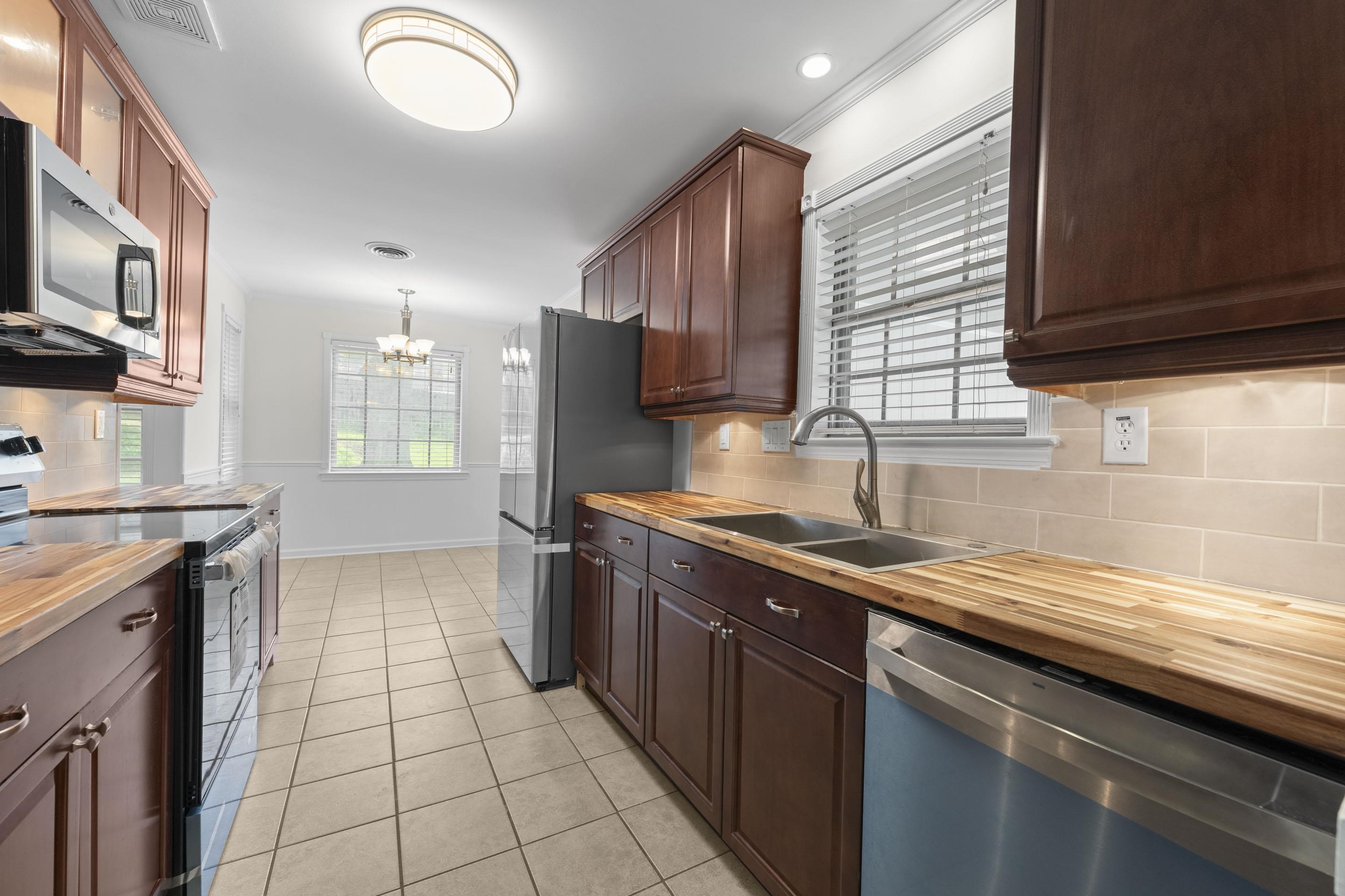 499 Duscoe Street Collierville, TN 38017 - Photo 2 of 38 a kitchen with stainless steel appliances granite countertop a sink stove and cabinets