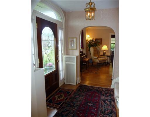 227 Cochran Road Mt. Lebanon, PA 15228 - Photo 3 of 18 Entry/Foyer.