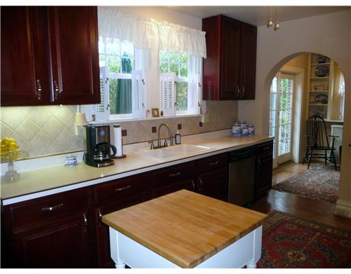 227 Cochran Road Mt. Lebanon, PA 15228 - Photo 8 of 18 Kitchen.