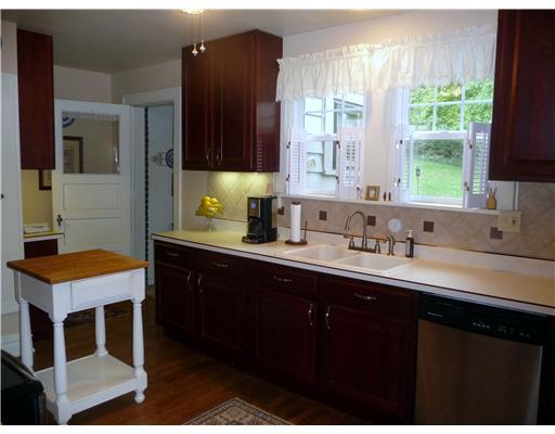 227 Cochran Road Mt. Lebanon, PA 15228 - Photo 9 of 18 Kitchen.