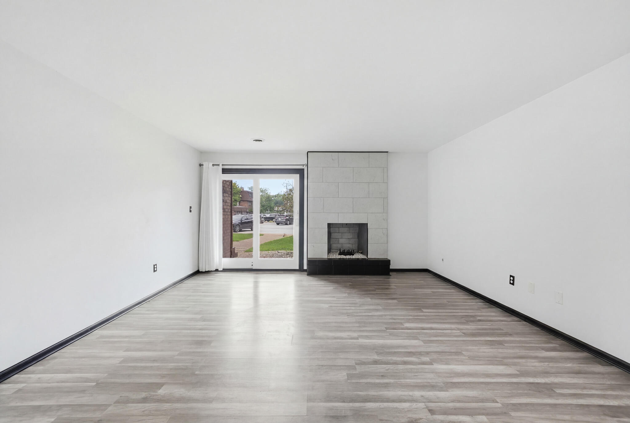 2023 West 45th Street, Unit 104 Highland, IN 46322 - Photo 19 of 22 2048x1374