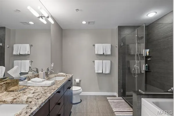 $3,600 | 4909 Laclede Avenue, Unit 804, St. Louis, MO 63108