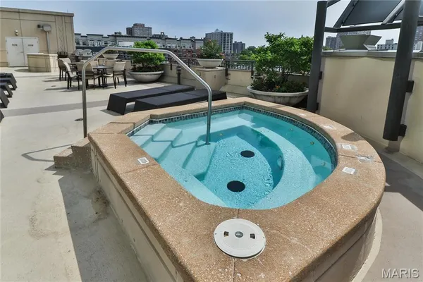 $3,600 | 4909 Laclede Avenue, Unit 804, St. Louis, MO 63108