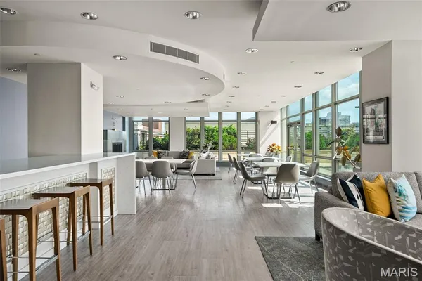 $3,600 | 4909 Laclede Avenue, Unit 804, St. Louis, MO 63108