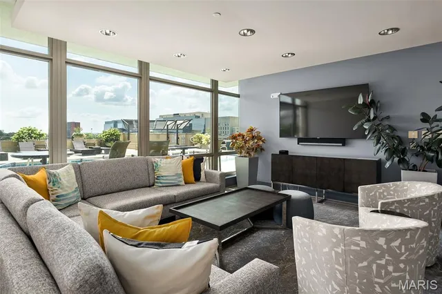 $3,800 | 4909 Laclede Avenue, Unit 804, St. Louis, MO 63108