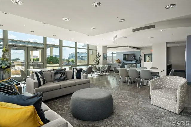 $3,800 | 4909 Laclede Avenue, Unit 804, St. Louis, MO 63108