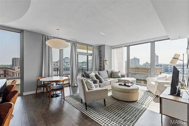 $3,800 | 4909 Laclede Avenue, Unit 804, St. Louis, MO 63108