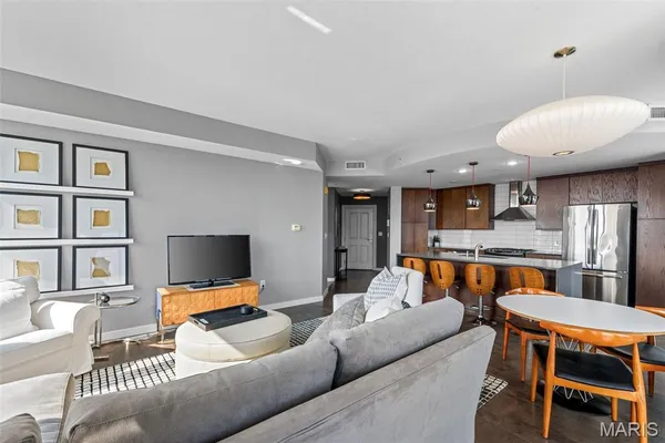 $3,600 | 4909 Laclede Avenue, Unit 804, St. Louis, MO 63108