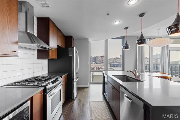 $3,600 | 4909 Laclede Avenue, Unit 804, St. Louis, MO 63108