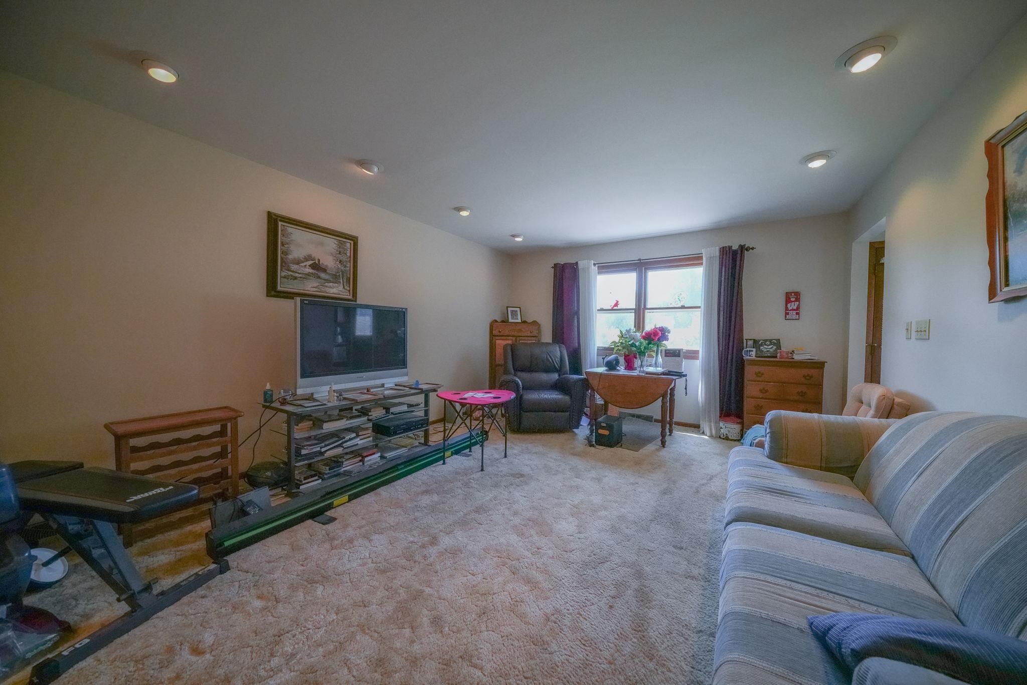 210 Drake Avenue Rochelle, IL 61068 - Photo 2 of 25