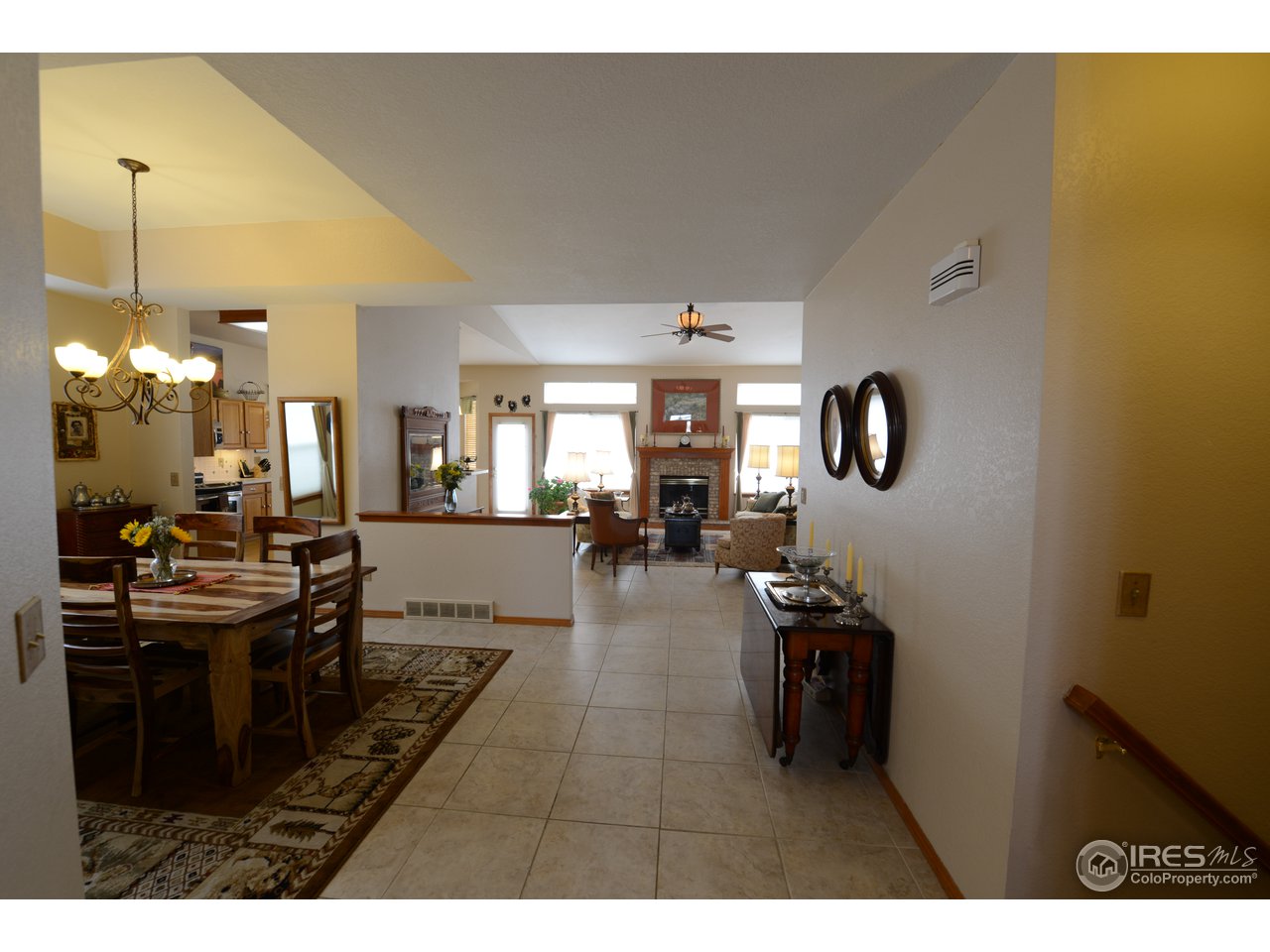 565 Rider Ridge Drive Longmont, CO 80504 - Photo 3 of 25 Entryway