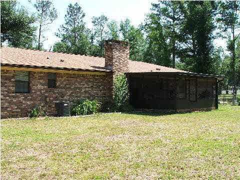4839 Williams Road Pace, FL 32571 - Photo 4 of 17 ~ SCREENED PATIO ~ 2005 ~ NEW CARPET ~ 14 x 18 ~ ENJOY GREAT SOUTHERN LIVING ~ FRUIT TREES
