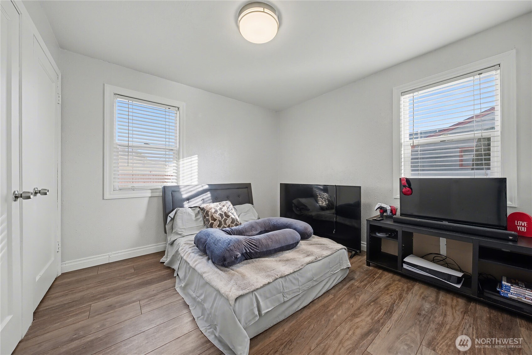 160 G Street Northeast Ephrata, WA 98823 - Photo 19 of 34 a bedroom with a bed and a tv