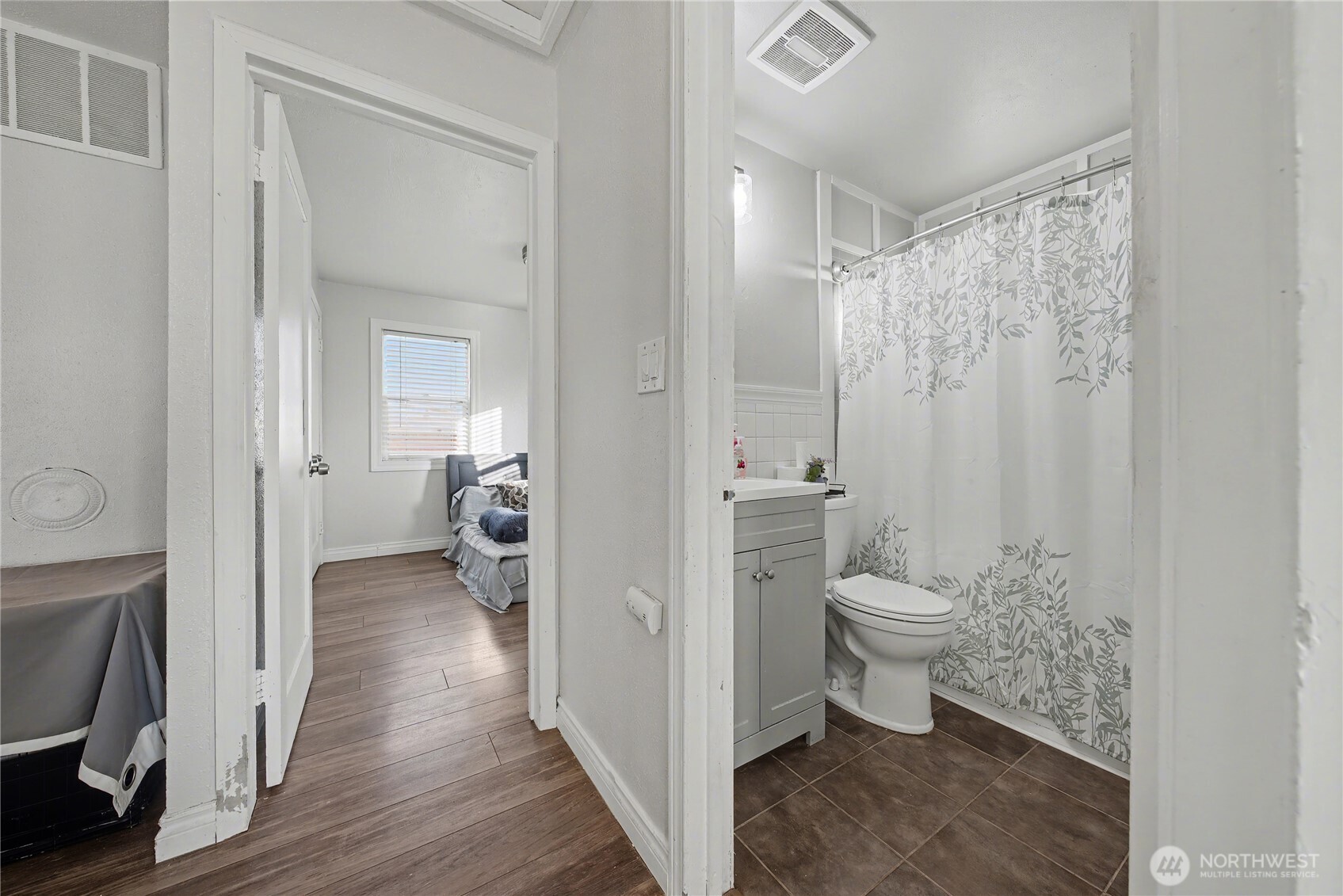 160 G Street Northeast Ephrata, WA 98823 - Photo 24 of 34 a bathroom with a toilet and a shower