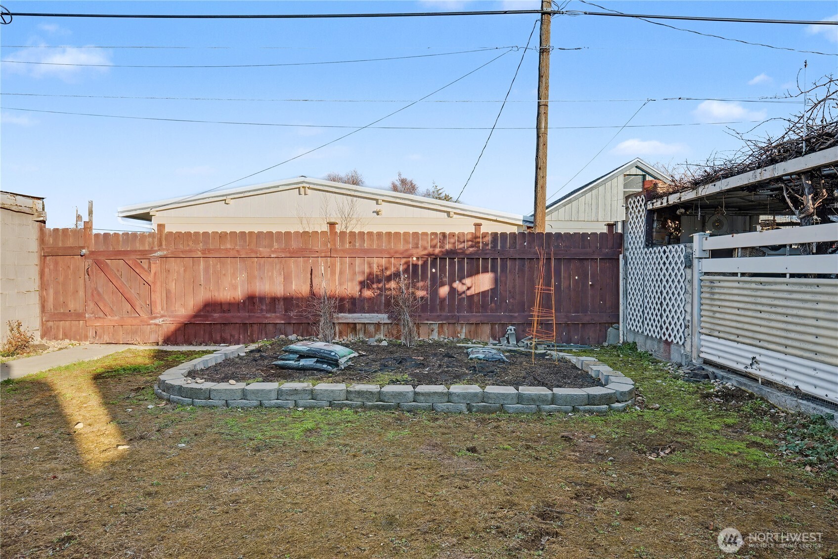 160 G Street Northeast Ephrata, WA 98823 - Photo 30 of 34 a view of a backyard