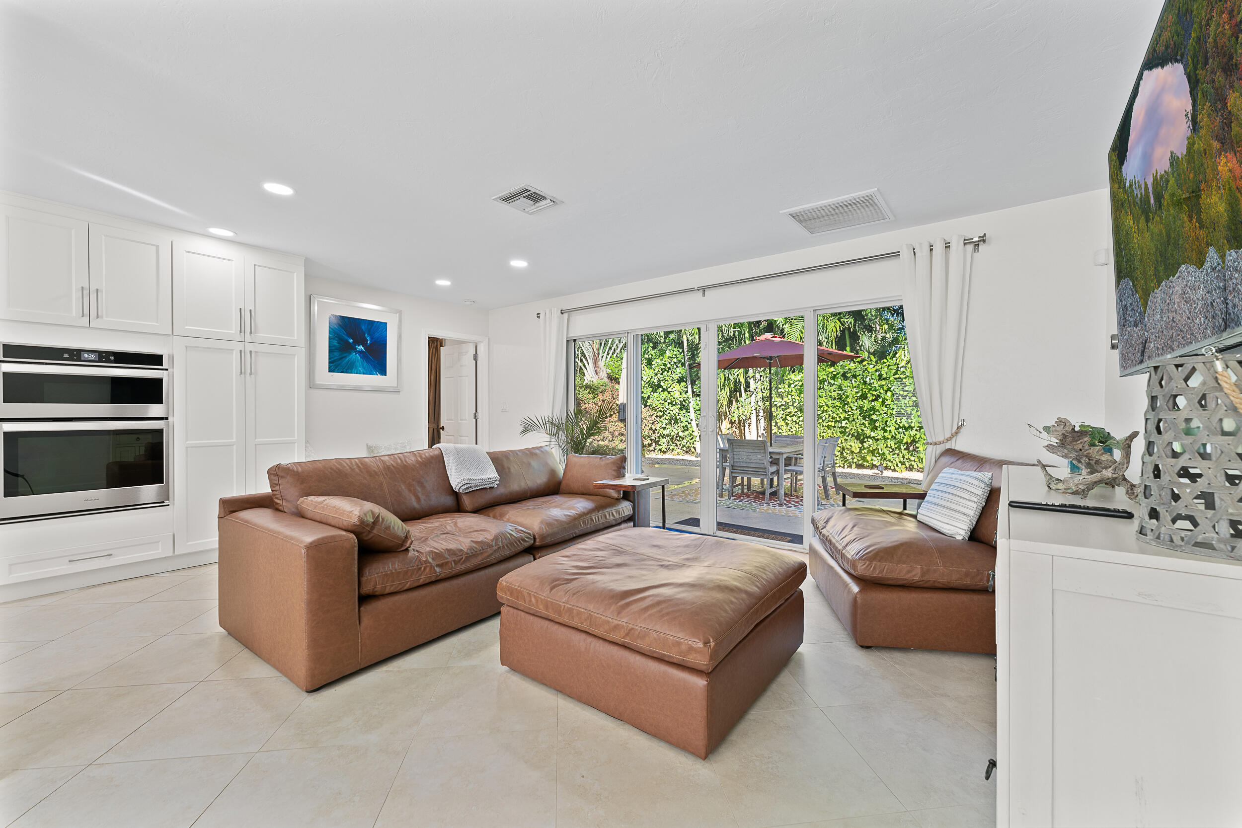 429 Inlet Road North Palm Beach, FL 33408 - Photo 7 of 38 Living Room