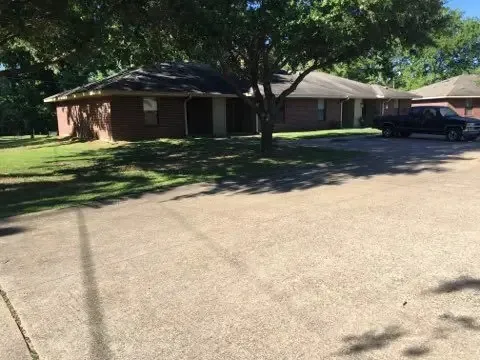 a view of a house with yard and trees