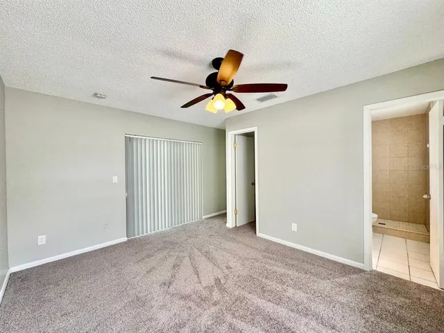 a view of empty room with window