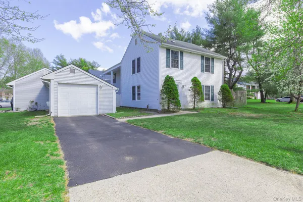 $499,000 | 14 Petersburg Court, Coram, NY 11727