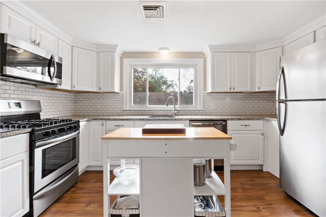52 Merle Street Warwick, RI 02889 - Photo 8 of 27