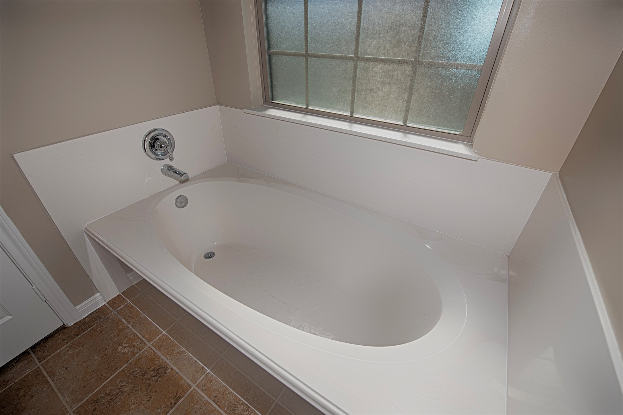 6714 Lone Star Ridge Manvel, TX 77578 - Photo 23 of 37 a bathroom with a bathtub