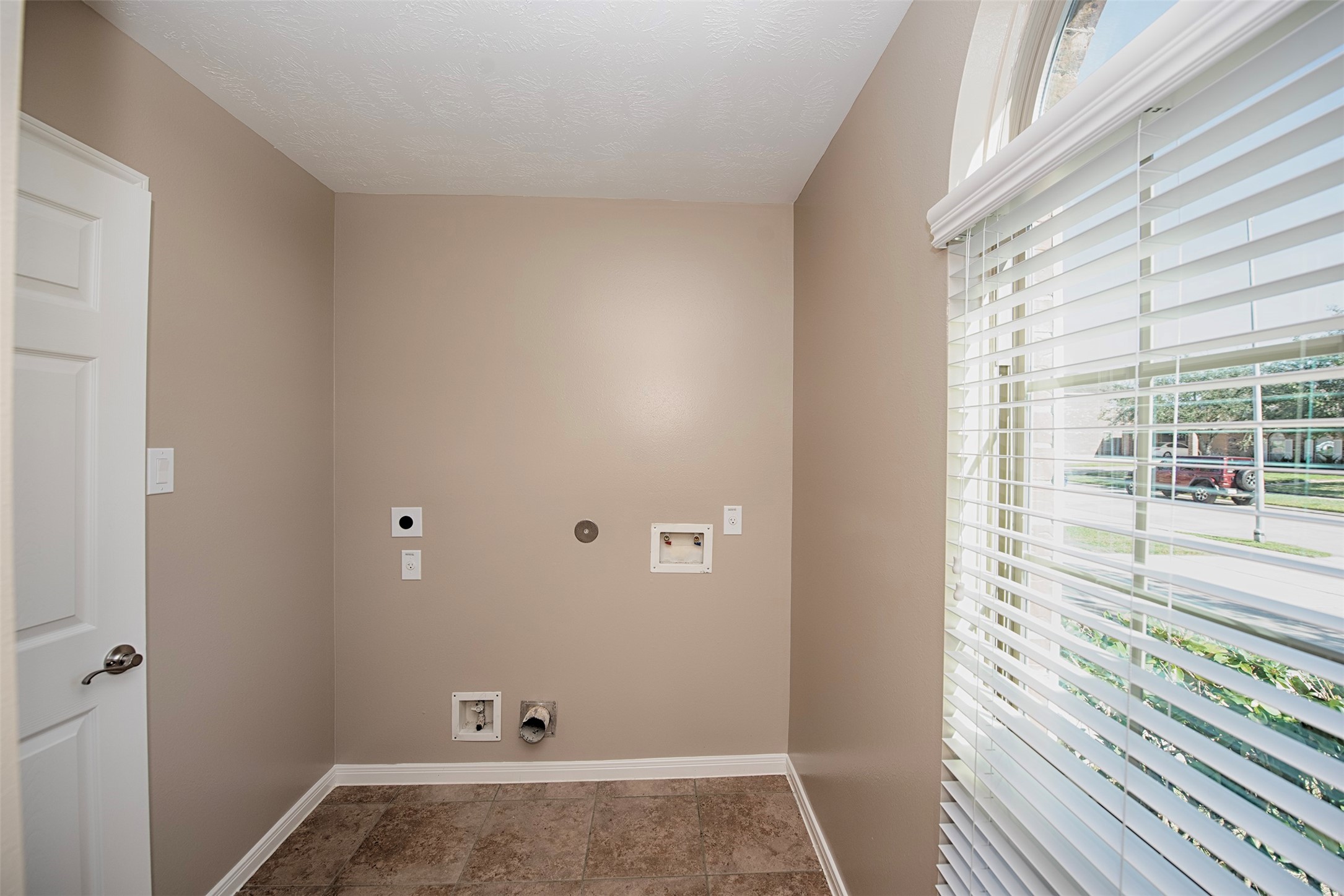 6714 Lone Star Ridge Manvel, TX 77578 - Photo 31 of 37 a view of a small space with wooden floor and a window