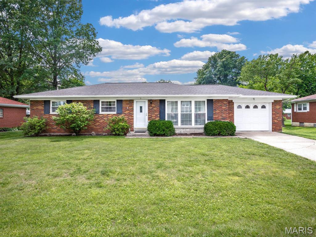 9 Richard Street Waterloo, IL 62298 - Photo 1 of 21