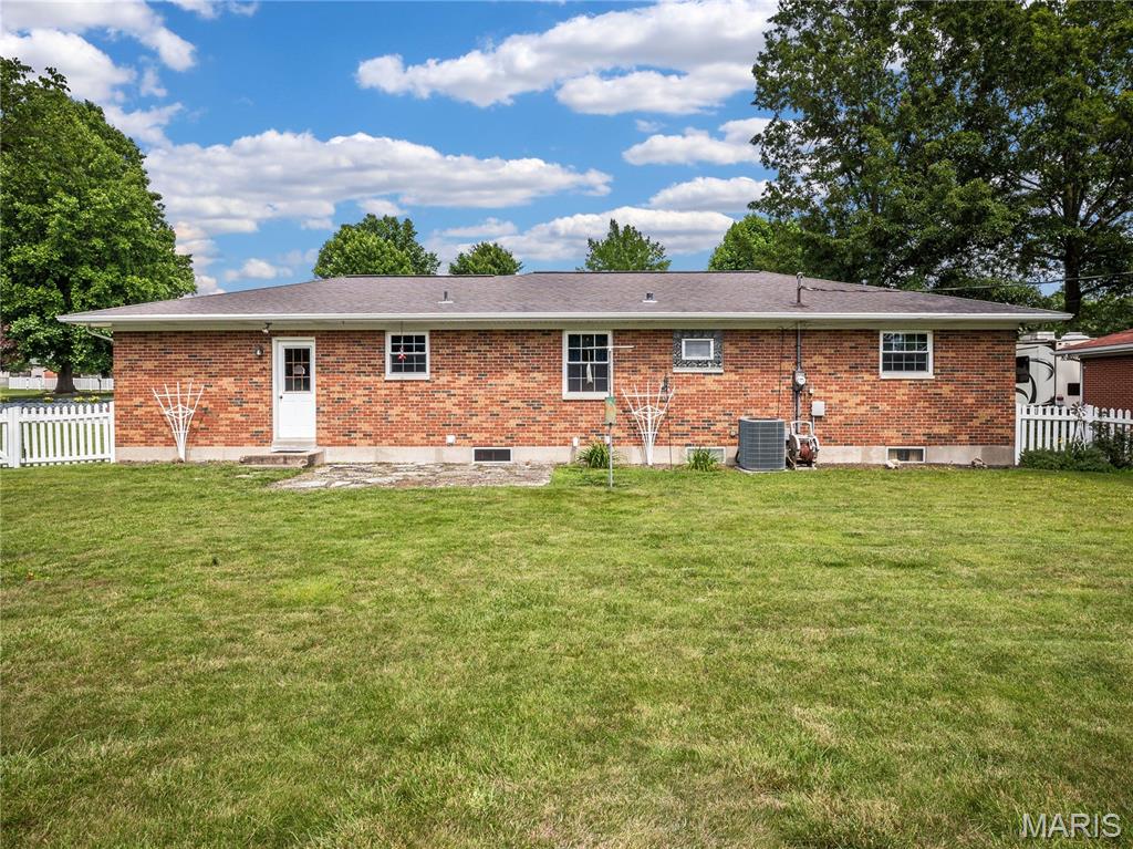 9 Richard Street Waterloo, IL 62298 - Photo 5 of 21