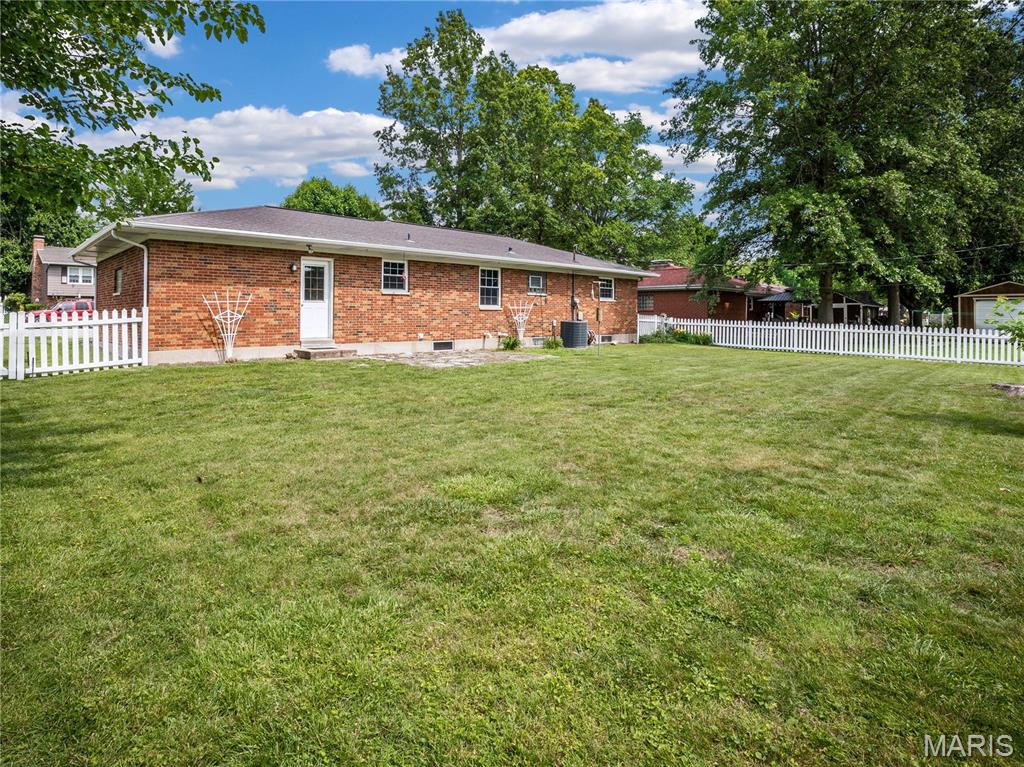 9 Richard Street Waterloo, IL 62298 - Photo 6 of 21